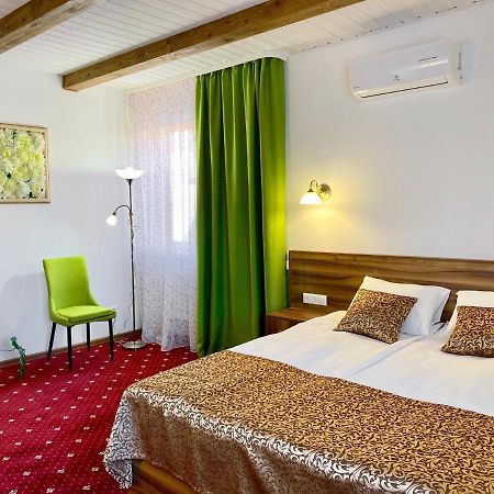 Rioro Hotel Myrhorod Eksteriør billede