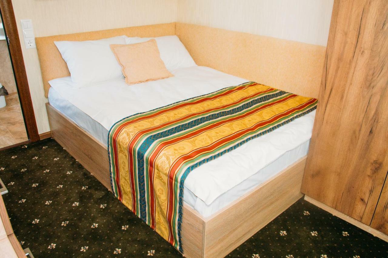 Rioro Hotel Myrhorod Eksteriør billede